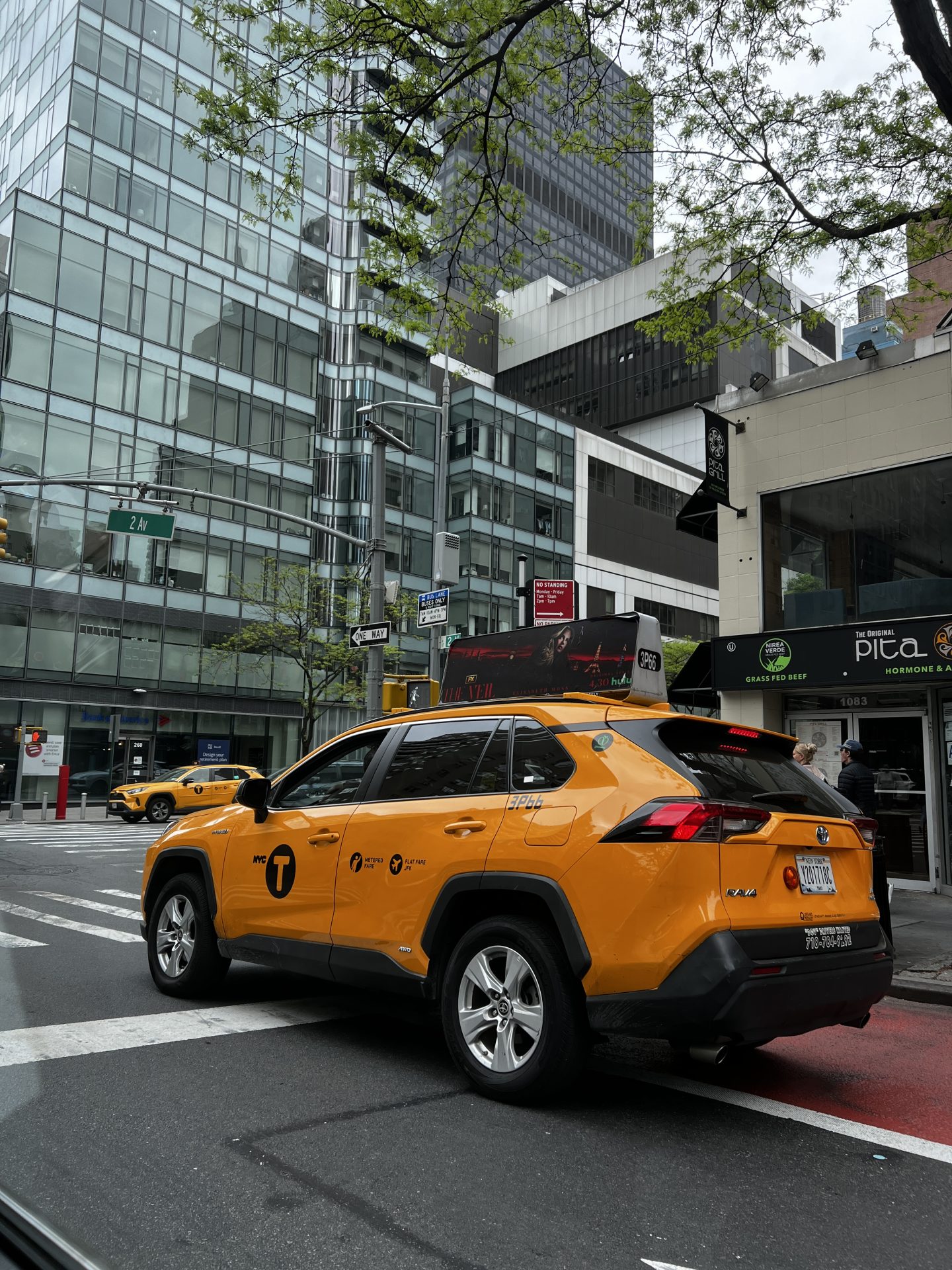 This post is a weekend itinerary for New York city including tips on how to plan your trip, where to eat and things to do. #newyorkcity #springbreak #thingstodoinnewyork #summerbreak #thingstodoinnyc #nycweekenditinerary