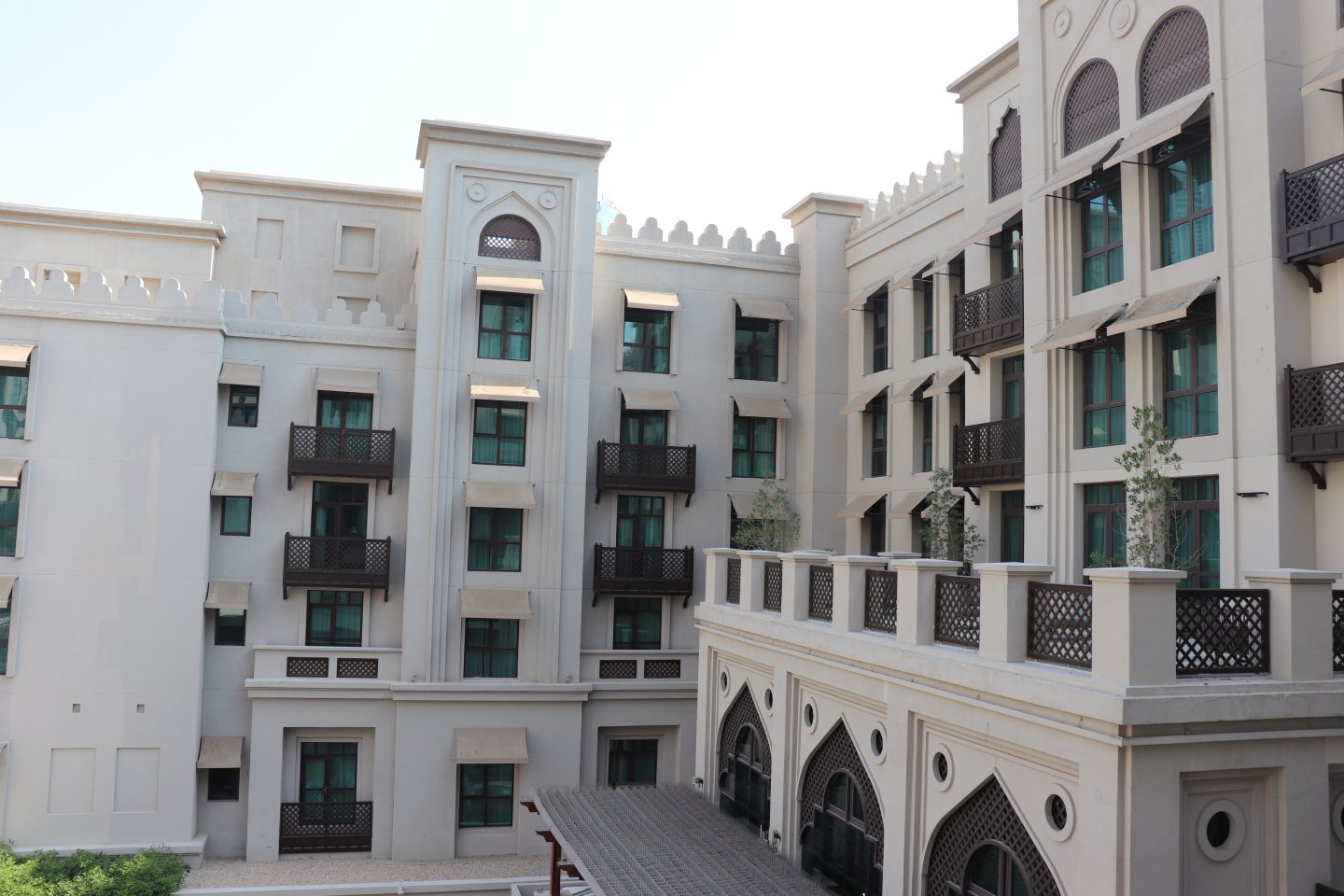 Sharing my review of the Hotel Boulevard Autograph Collection Dubai Marriott conveniently located in Downtown Dubai, close to Dubai Mall #hotelreview #wheretostayindubai #dubaitravel #dubaihotelreview #marriotthotels