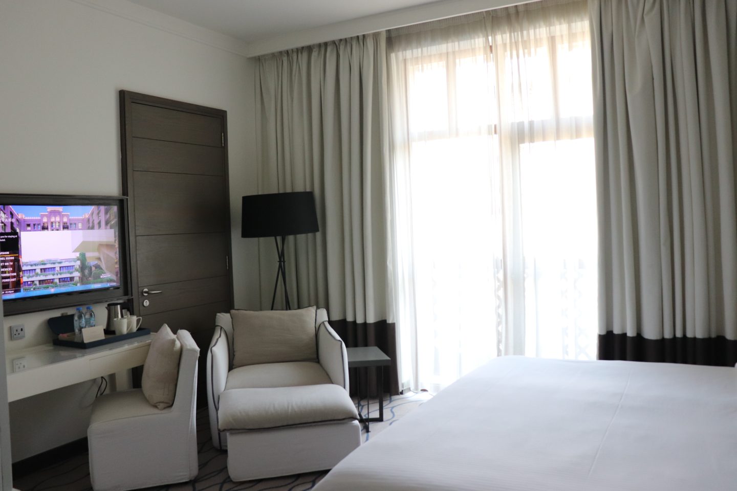 Sharing my review of the Hotel Boulevard Autograph Collection Dubai Marriott conveniently located in Downtown Dubai, close to Dubai Mall #hotelreview #wheretostayindubai #dubaitravel #dubaihotelreview #marriotthotels